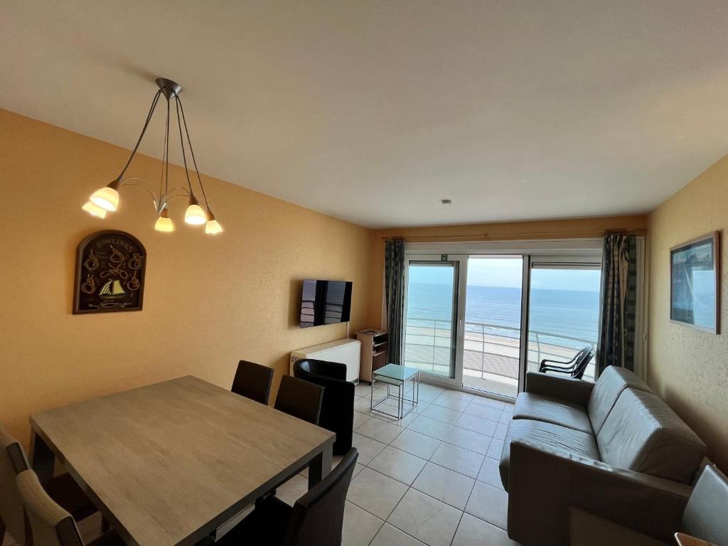 Cozy one-bedroom apartment with sea view and pool T50 — photo 1