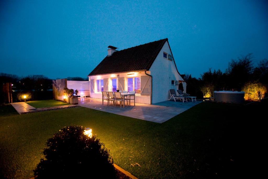 SeaNooz - Wellness overnachting met privé bioscoop aan een meer — photo 1