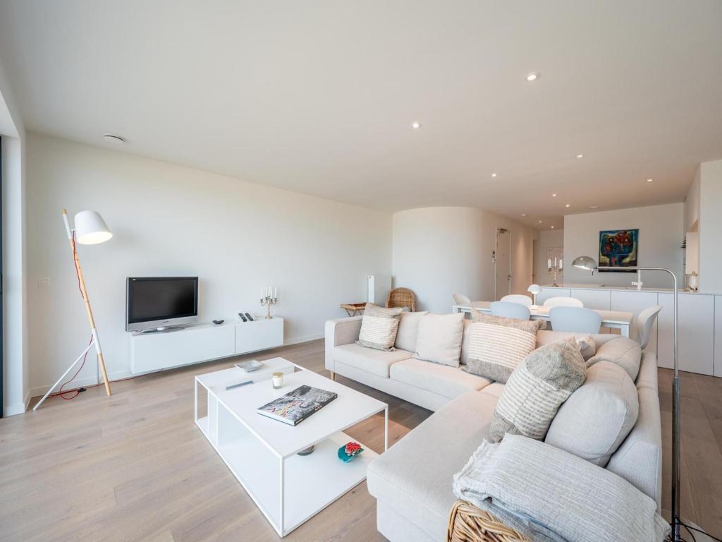 Apartment in Knokke with Stunning Sea Views — photo 1