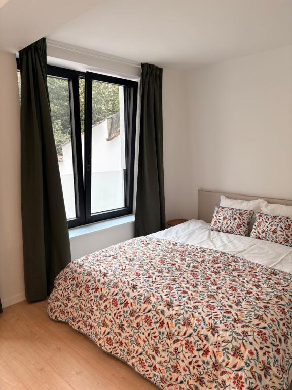 Room with ensuite and garden photo 2