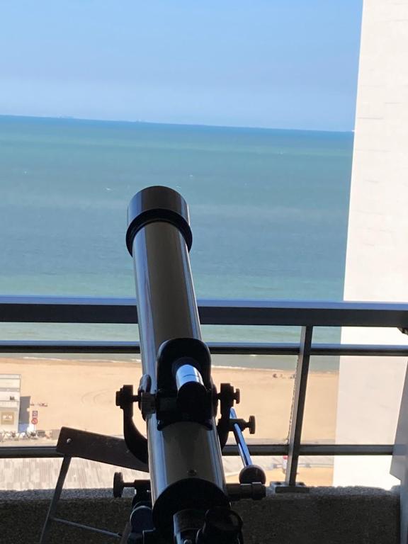 TINY APT w/ balcony and SEAVIEW photo 3