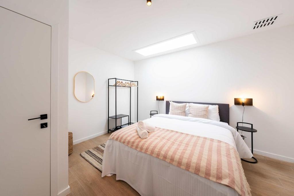 Spacious City Getaway for 8 in Antwerp photo 2