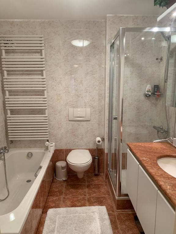 Ruim appartement vlakbij zee met parking photo 3