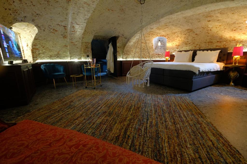 Secret Jacuzzi Mons - Parking privé gratuit photo 2