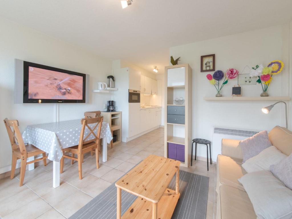 Studio Siena with parking and shared pool by Interhome photo 2