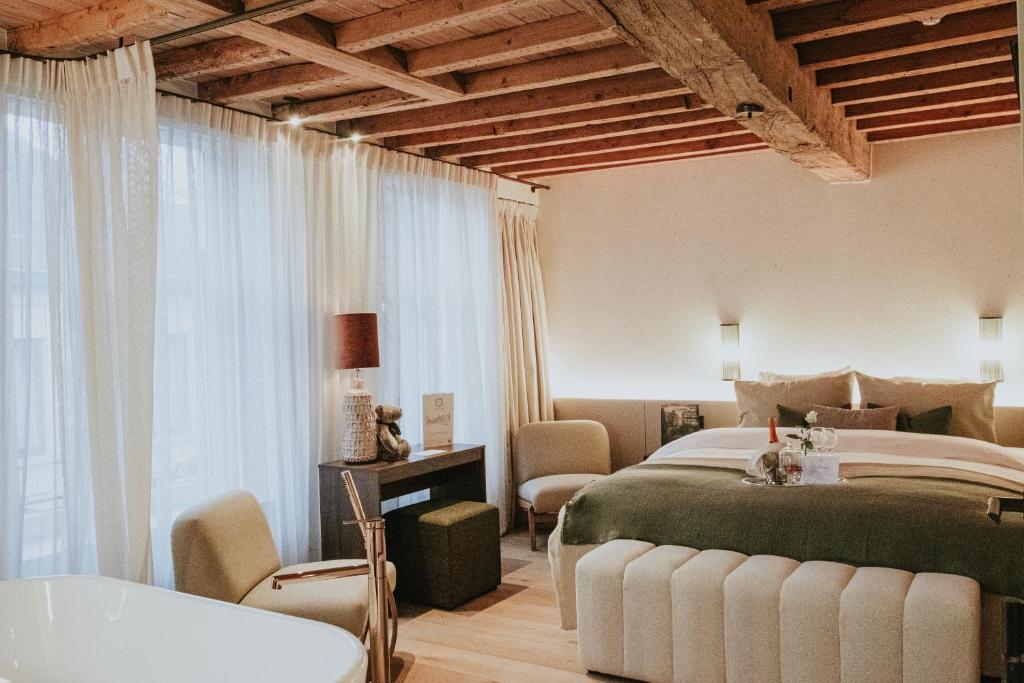 The Burgundy - Boutique B&B photo 2