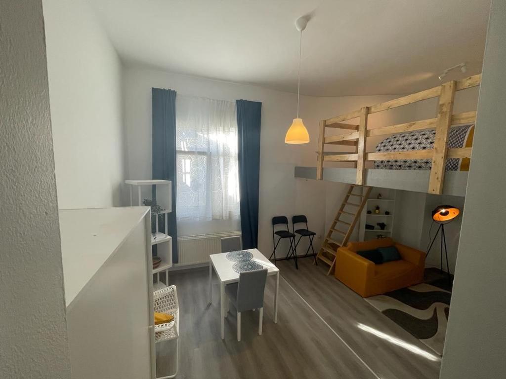 Studio calme Charleroi centre — photo 1