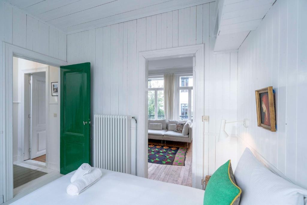 SHWAY - The Handshake House photo 2