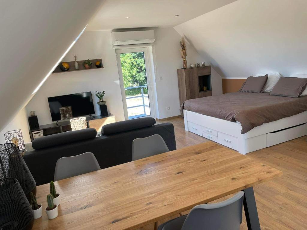 Au cœur de l'Ardenne Bleue - Studio avec piscine photo 2