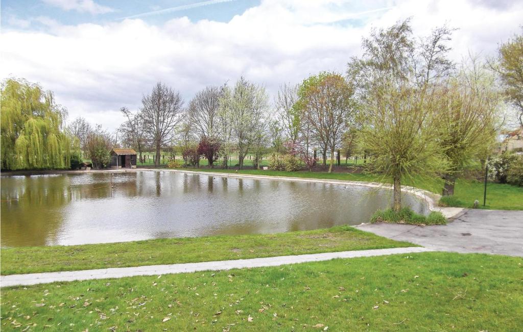 Six-Bedroom Holiday Home In Lo-Reninge photo 2
