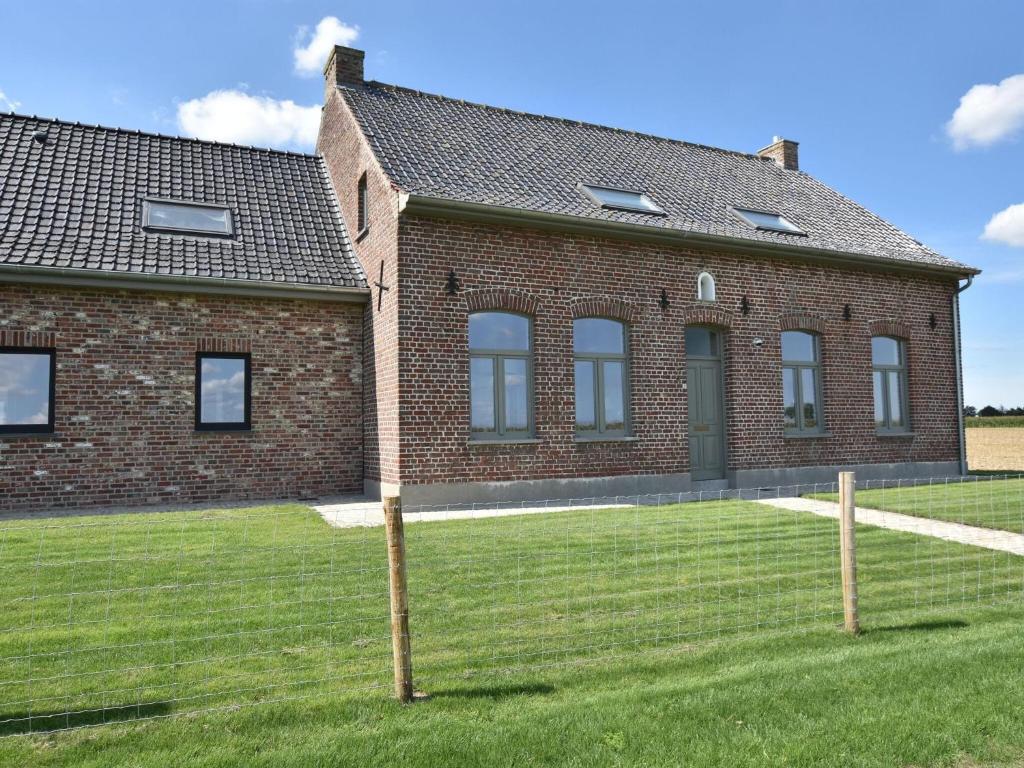 Holiday Home with pond in Poperinge — photo 1