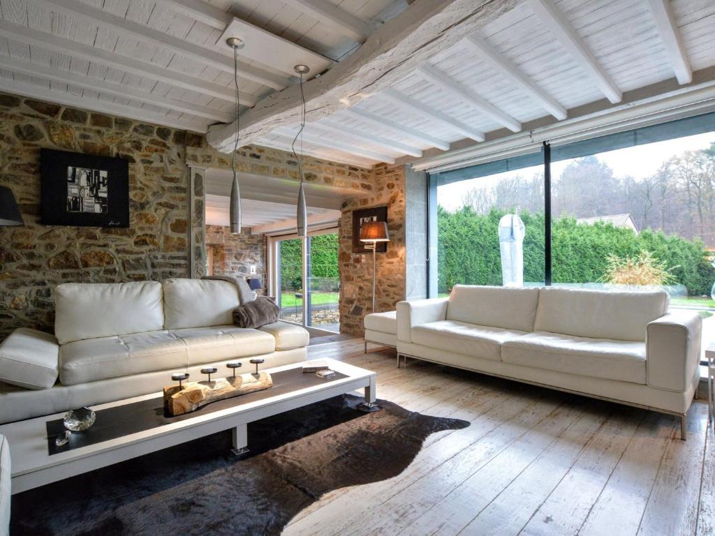 Stylish Stay with Pool photo 2