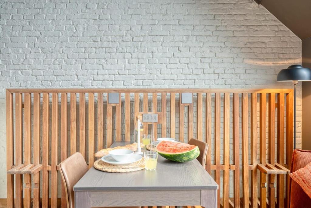 Serene Studio Oasis with Balcony in Ghent photo 3