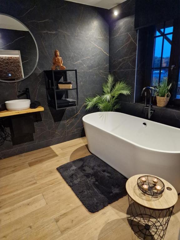Suite Tino - Jacuzzi privé photo 3