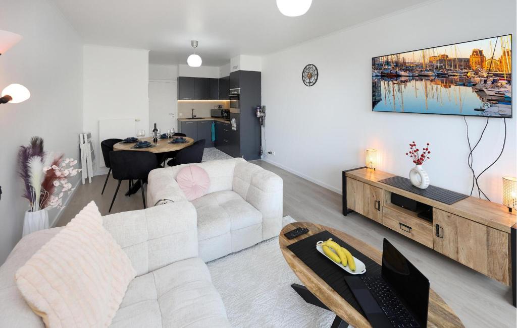 Awesome Apartment In Oostende — photo 1