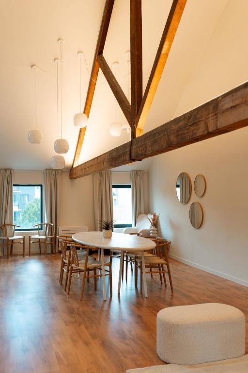 Spacious — photo 1