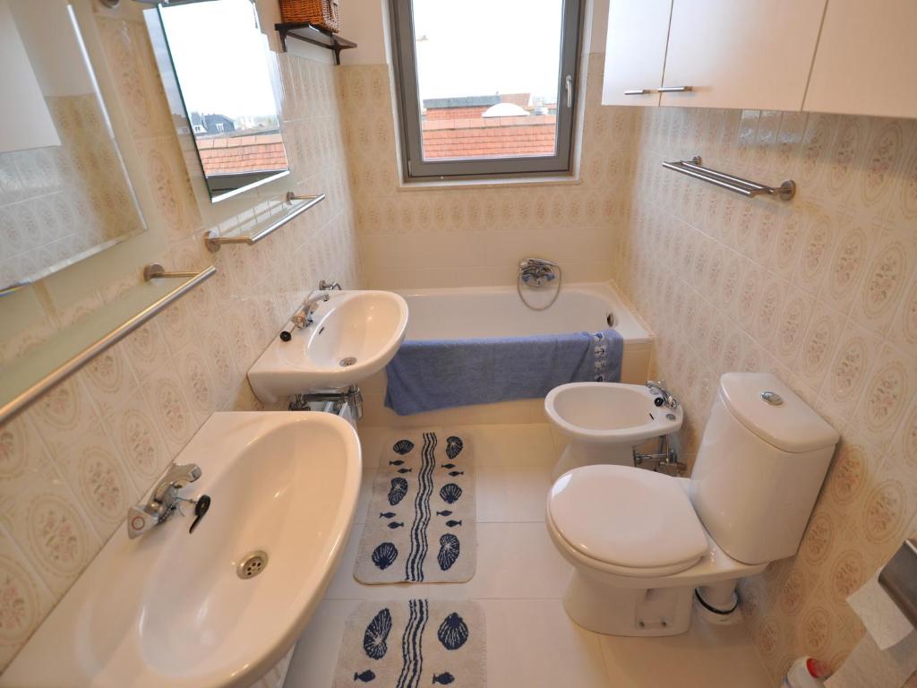 Apartment in Belgium with Side Sea View photo 3