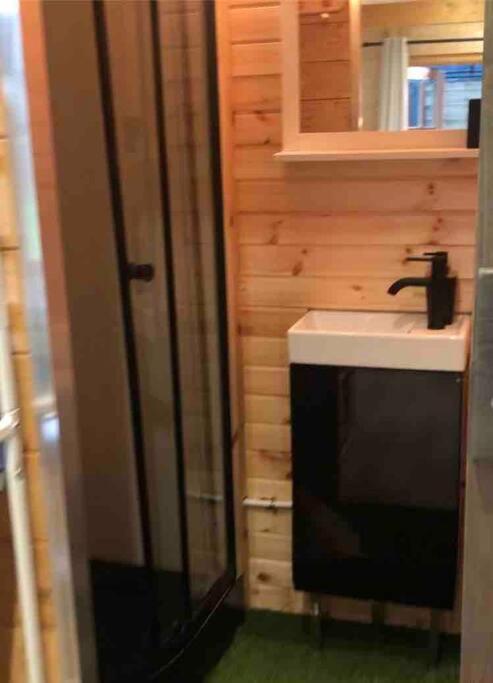 Tiny House Close to Brussels South Charleroi Airport photo 3
