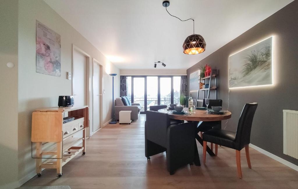 Cozy Apartment In Oostende With Wifi photo 2