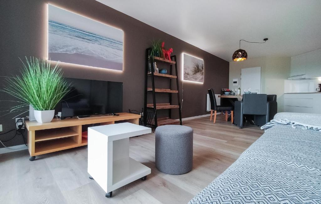 Cozy Apartment In Oostende With Wifi photo 3