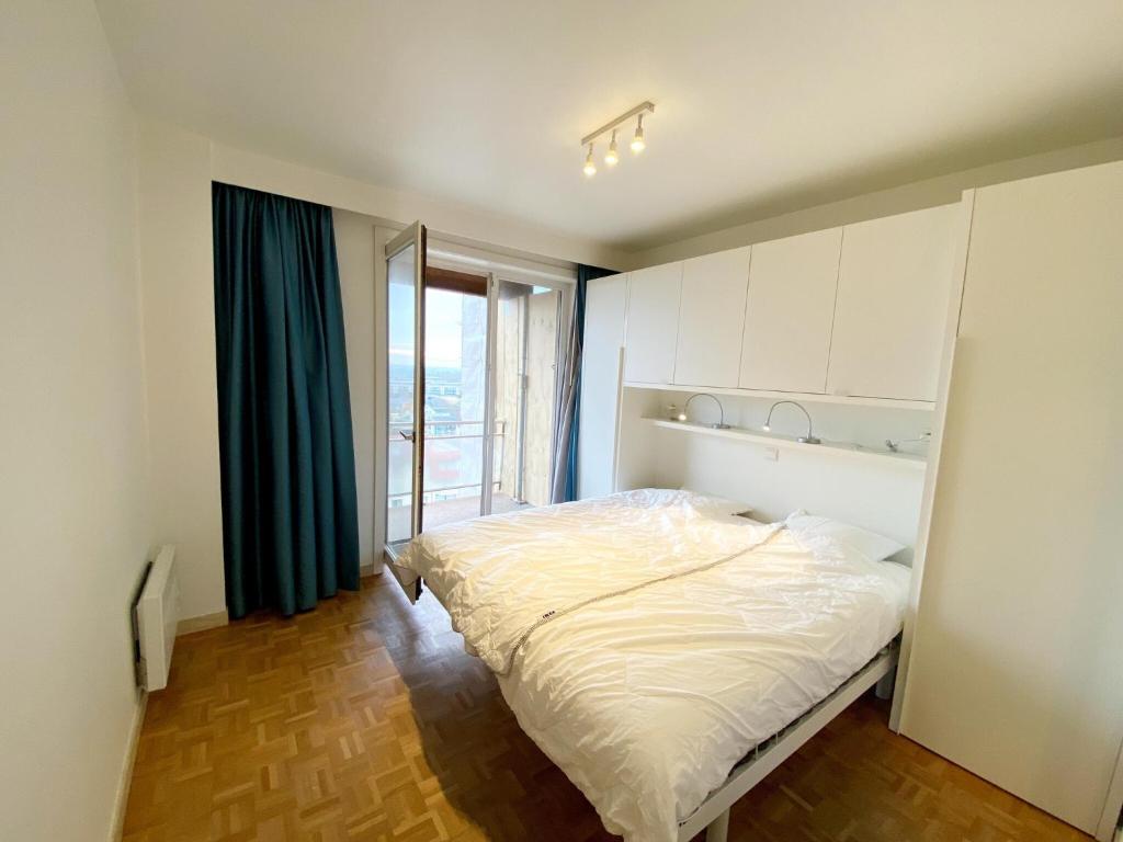 Apartment in Nieuwpoort with Sea Views photo 2