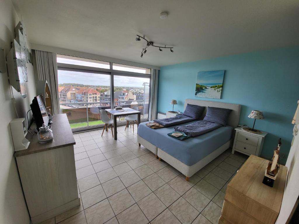 Studio with sea view and panoramic view in Bredene — photo 1