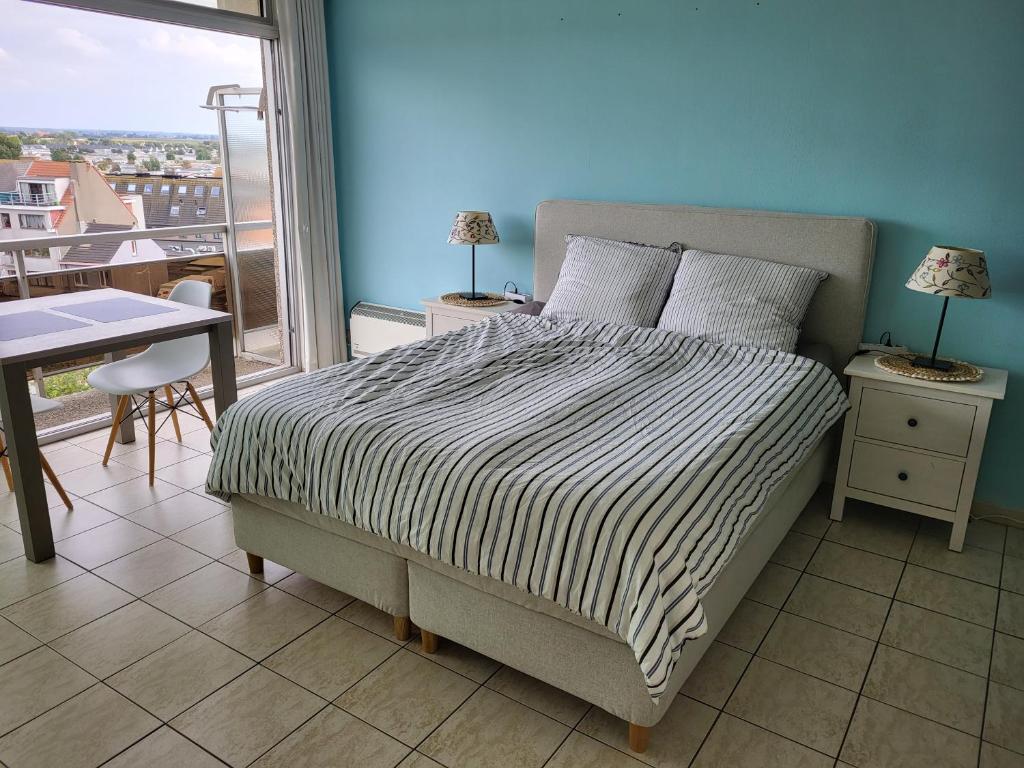 Studio with sea view and panoramic view in Bredene photo 2