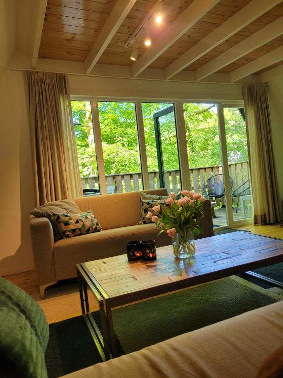 A Wood Lodge - zwembad - relax - natuur photo 2