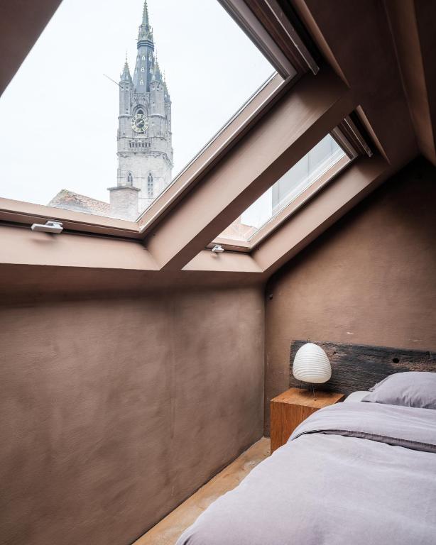 Shelter 7 photo 3