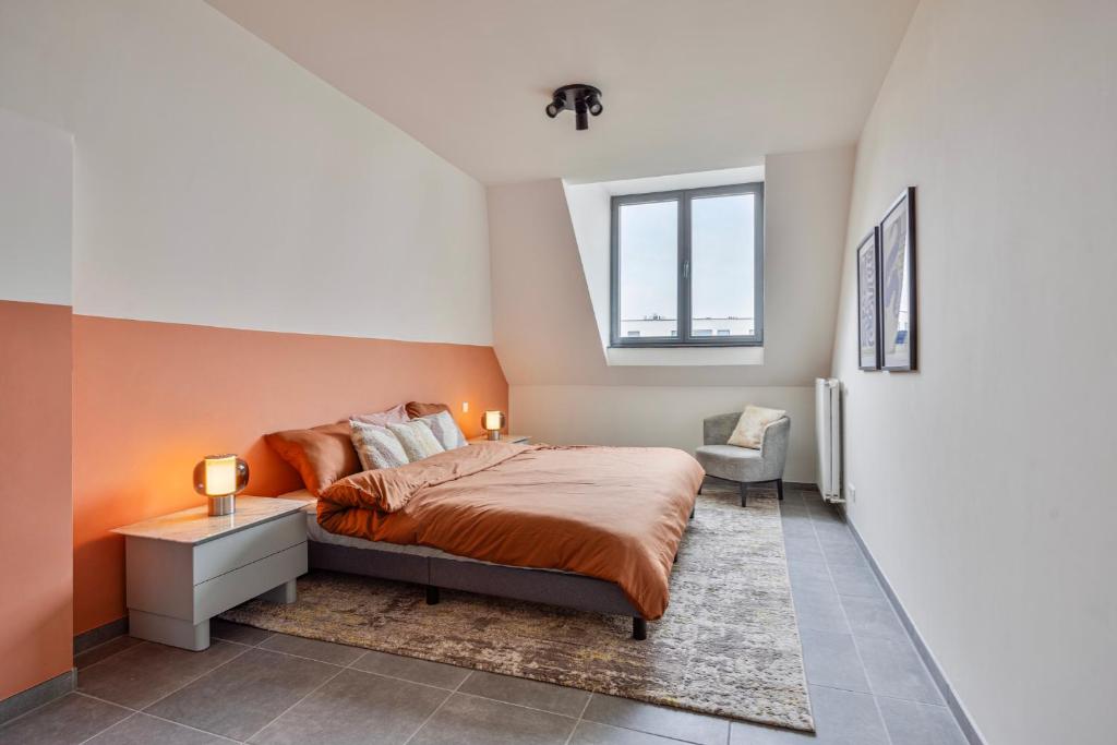 Ruim 2 slaapkamer appartement met parking nabij NAVO photo 2