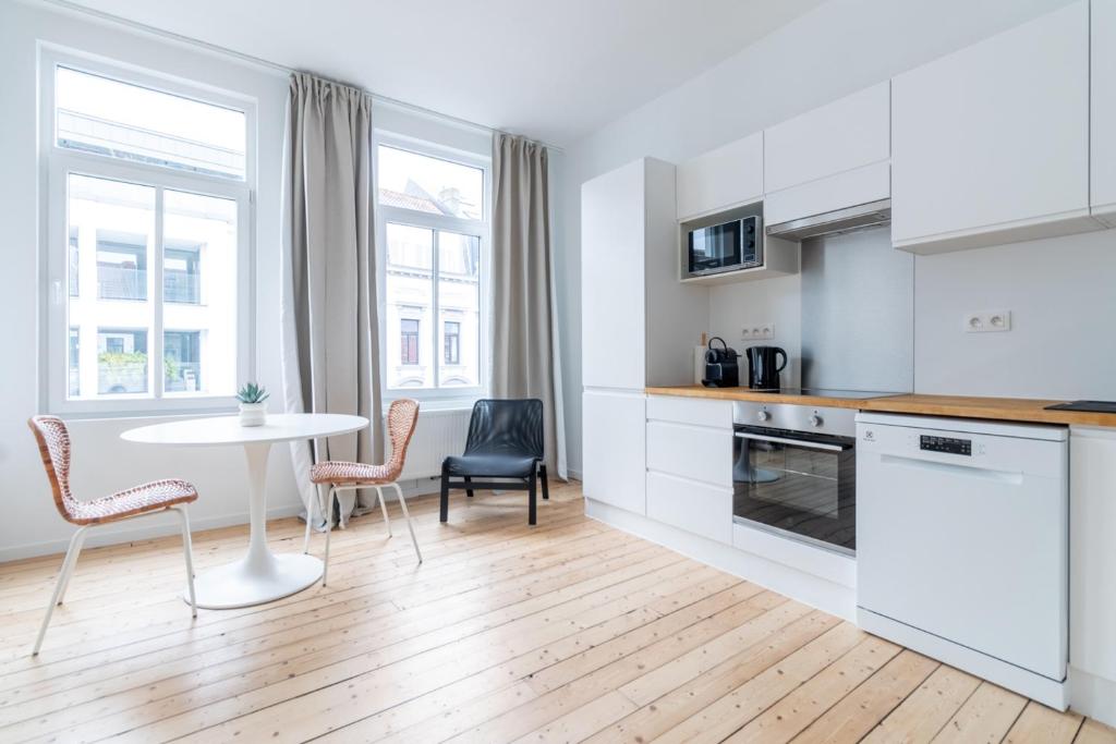 Sleek City Stays - Urban Elegance in the Heart of Ghent photo 3