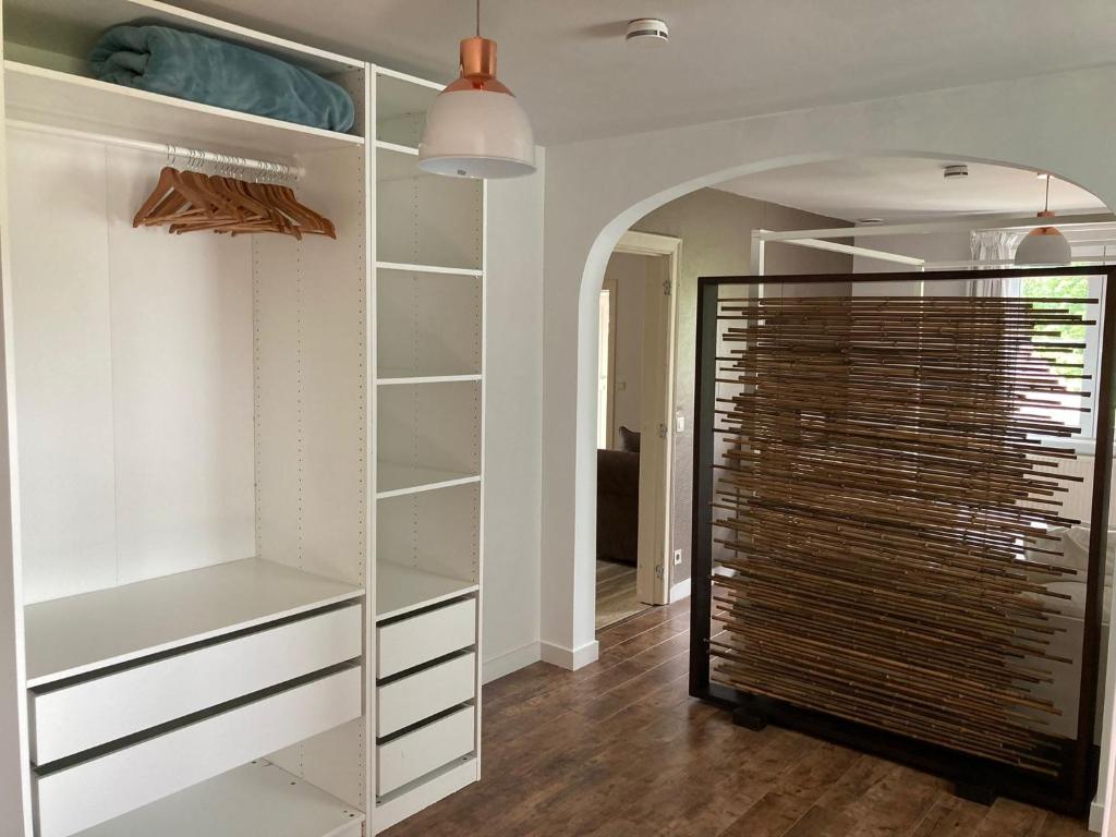 Rustig appartement in het groen met terras photo 2