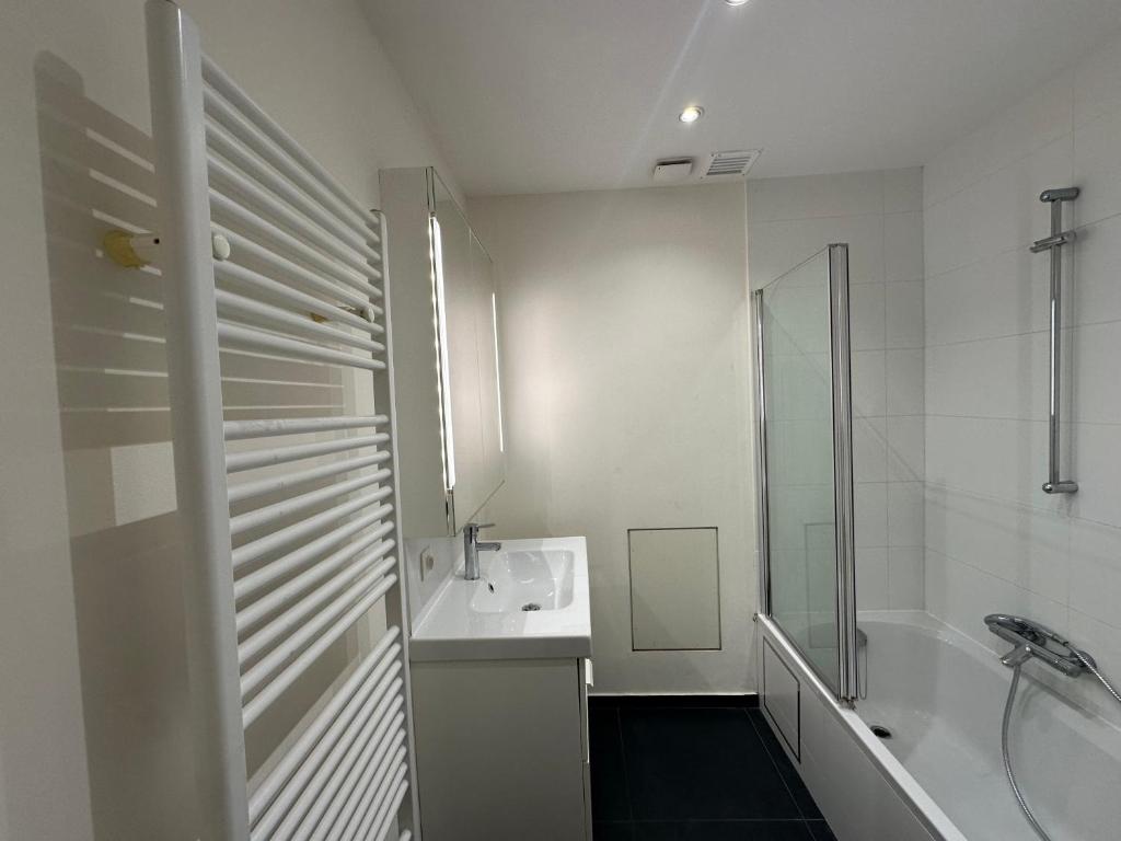 Spacious Apartment next to Port of Antwerp photo 3