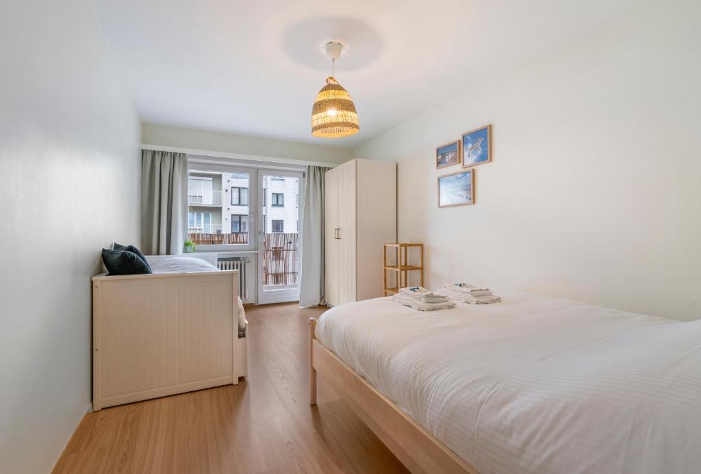 Beautiful spacious apartment 100m from the beach with 2 terraces & private garage box photo 2
