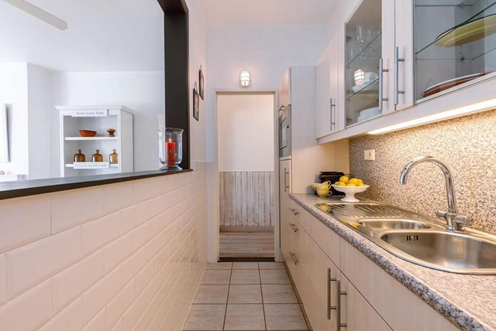 Casiola - Beautiful and spacious studio with side seaview photo 3
