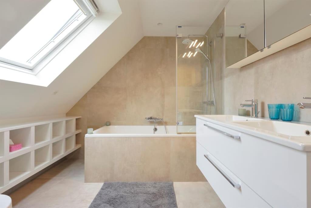 The Coastal Duplex and Free Parking photo 3