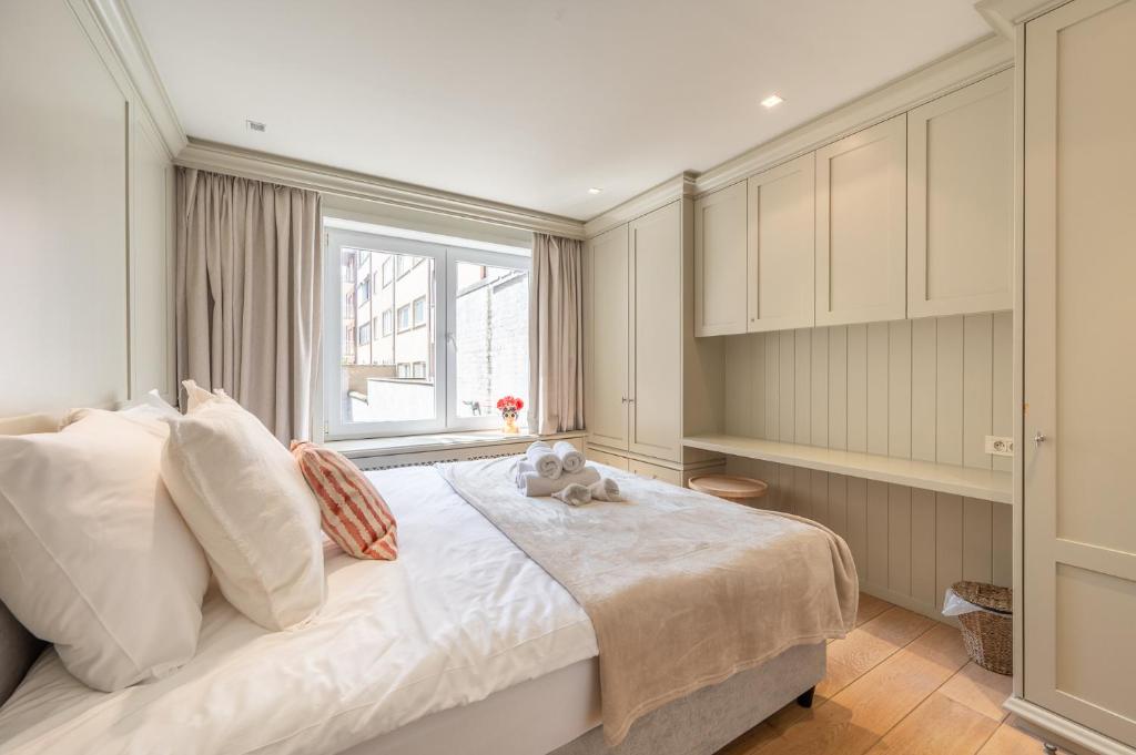 1e Verdiep appartement op de zeedijk in Knokke met 3 slaapkamers voor max 7 pers photo 2