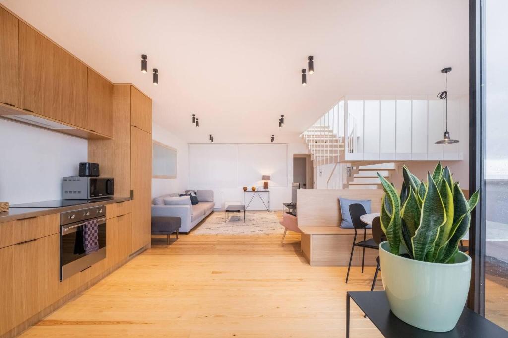 Top Floor New Duplex Stunning View In Trendy St Gilles photo 2