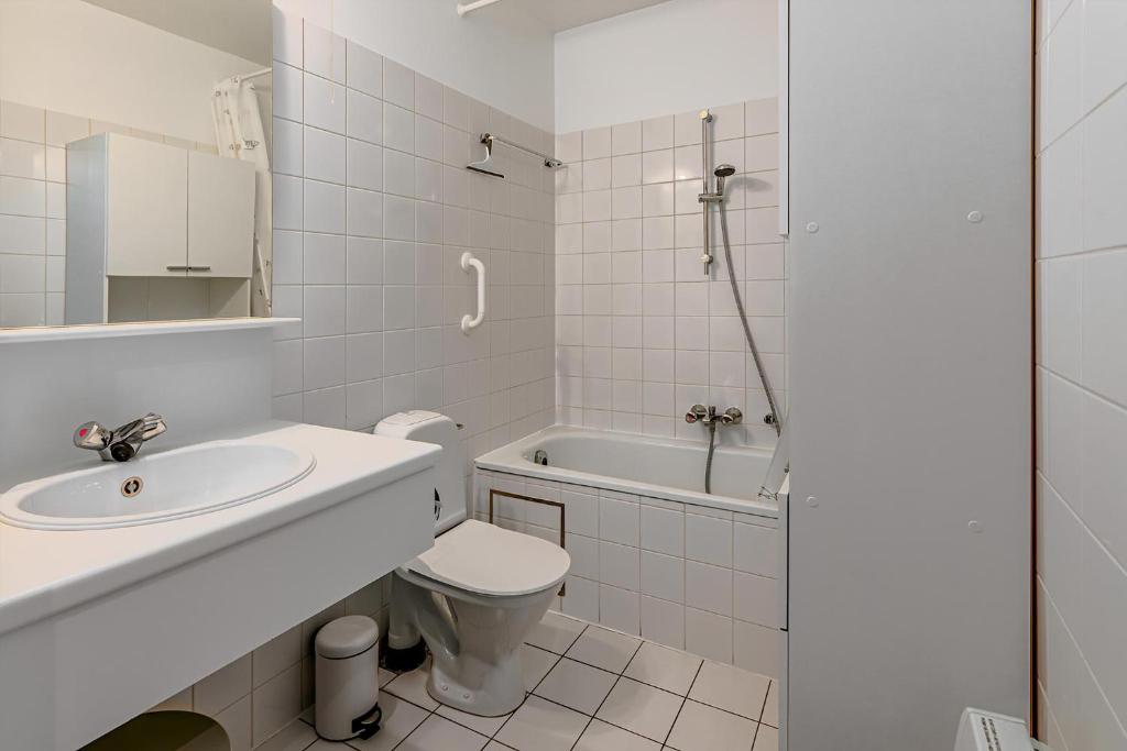 T Pand C 0408 P 47 photo 3