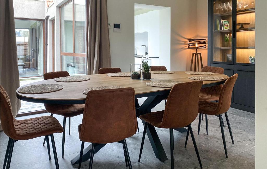 4 Bedroom Awesome Home In Diksmuide photo 3