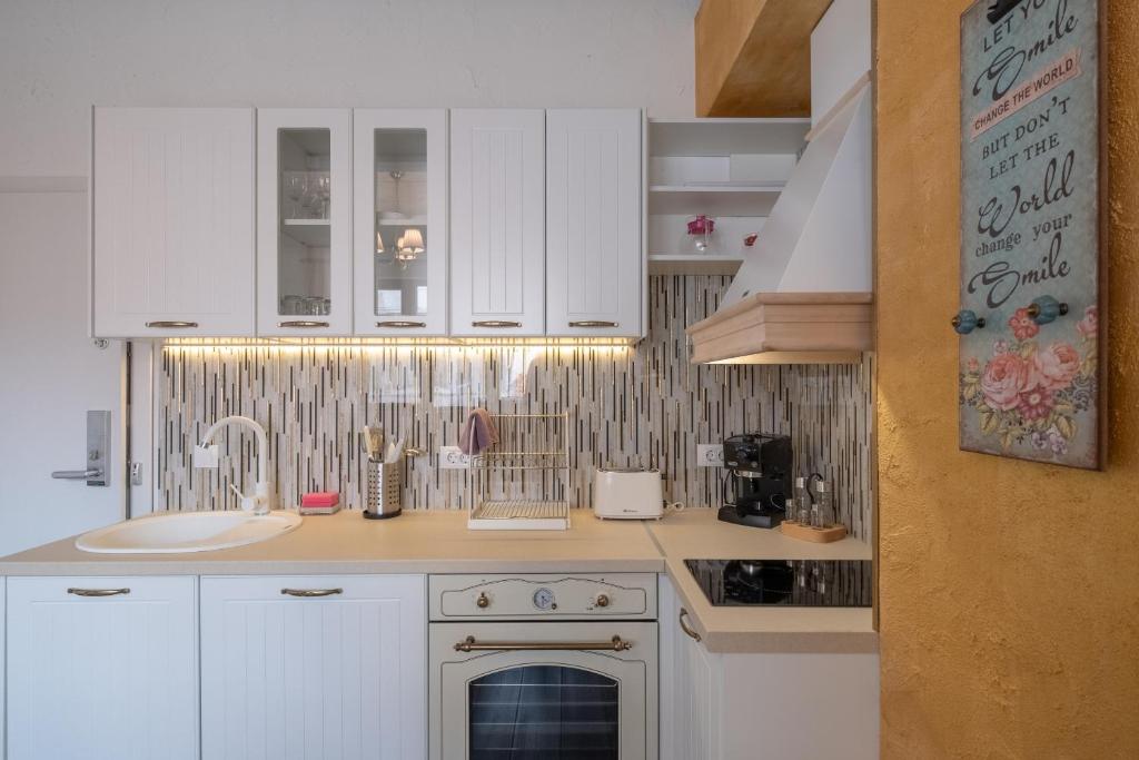 Designer 1BDR Apartment on Hristo Belchev Str photo 2