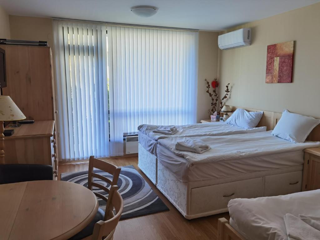 Студио за трима photo 2