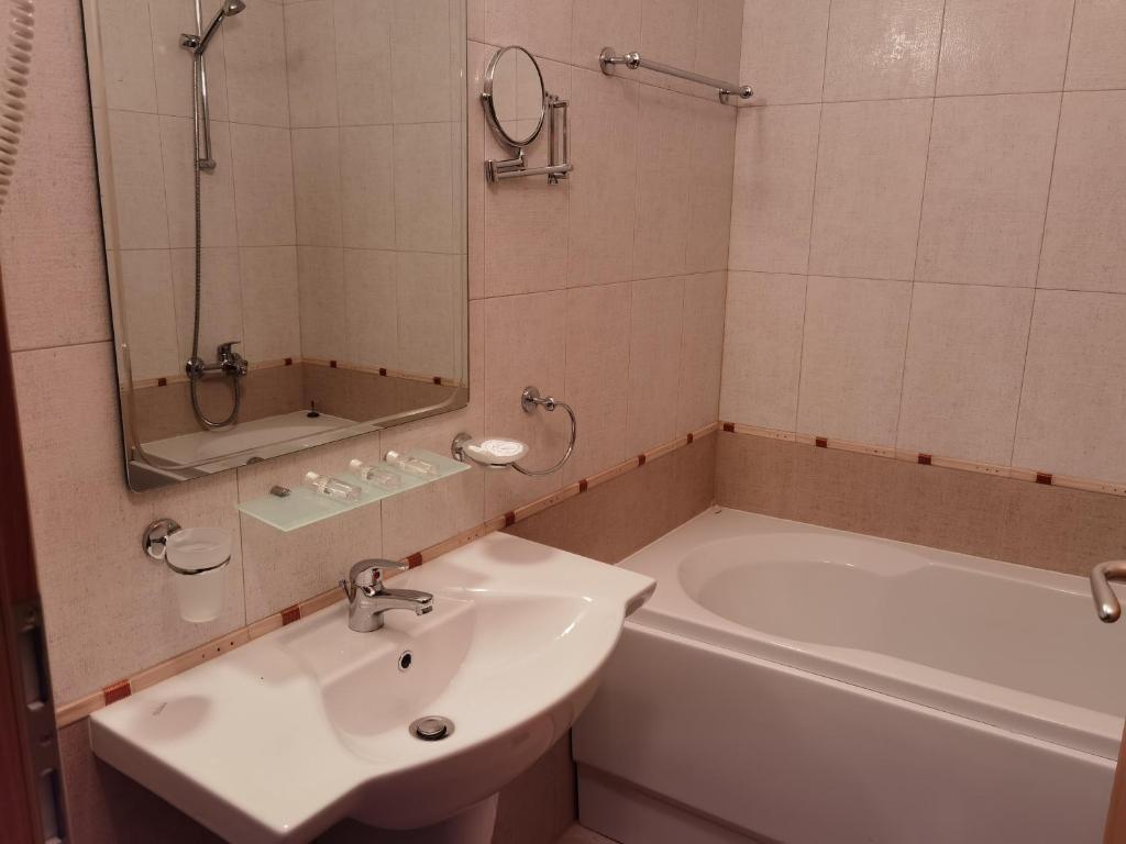 Студио за трима photo 3