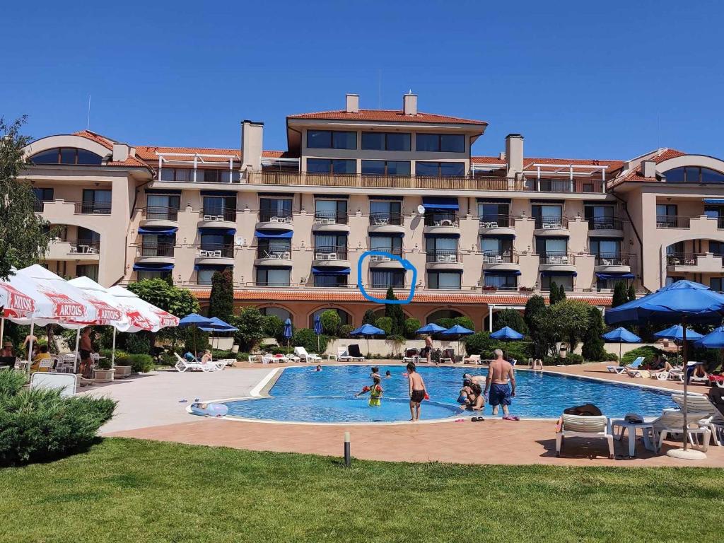 SUN AND FLOWERS APARTMENTS in front of the sea photo 3