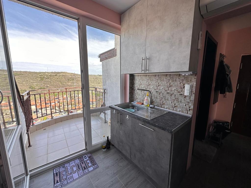 Sea Sky View Apartments photo 3