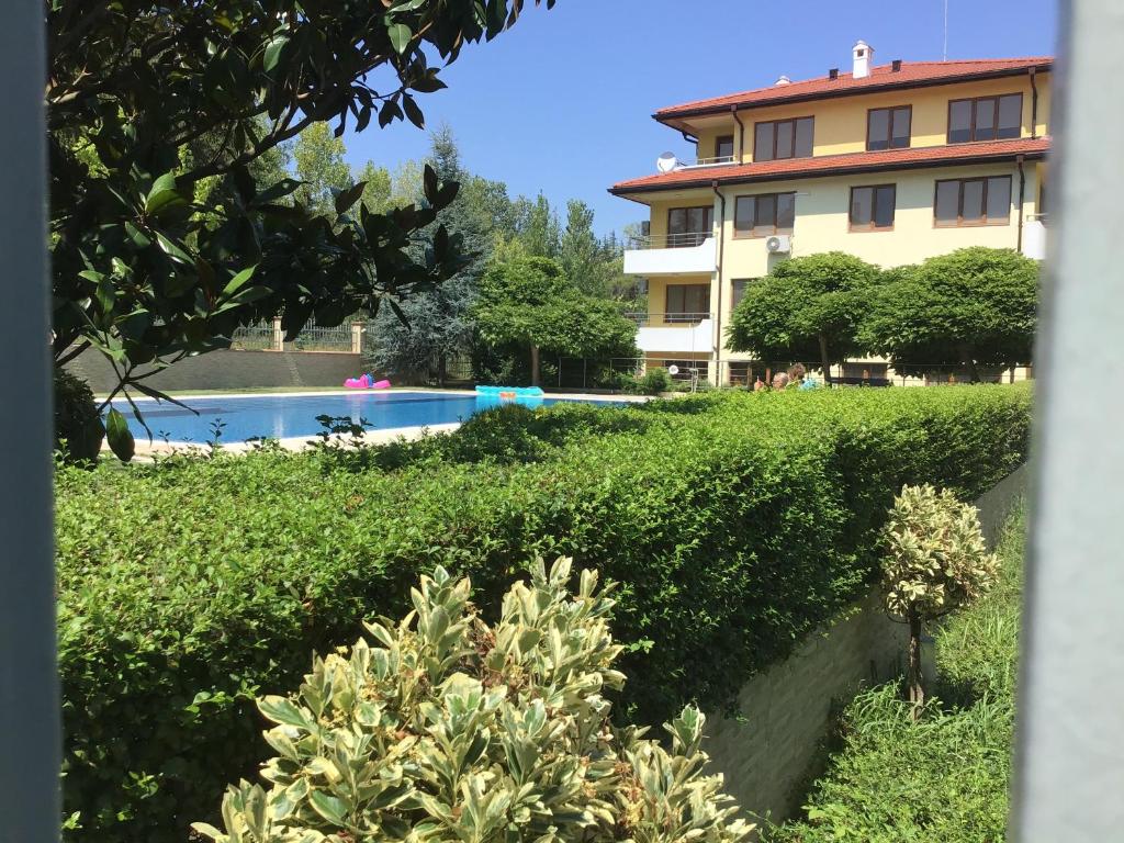 SunnySeasons Apartment with swimming pool view — photo 1