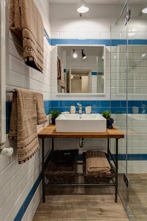 Silver & Gold Apartment photo 3