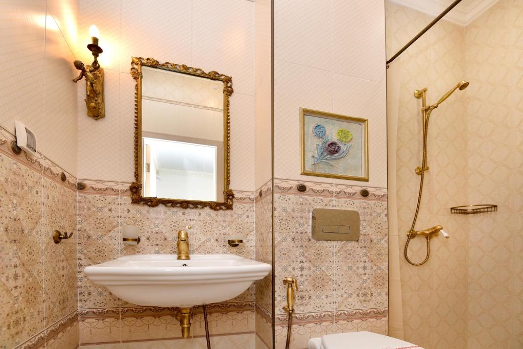 Royal Hotel photo 3