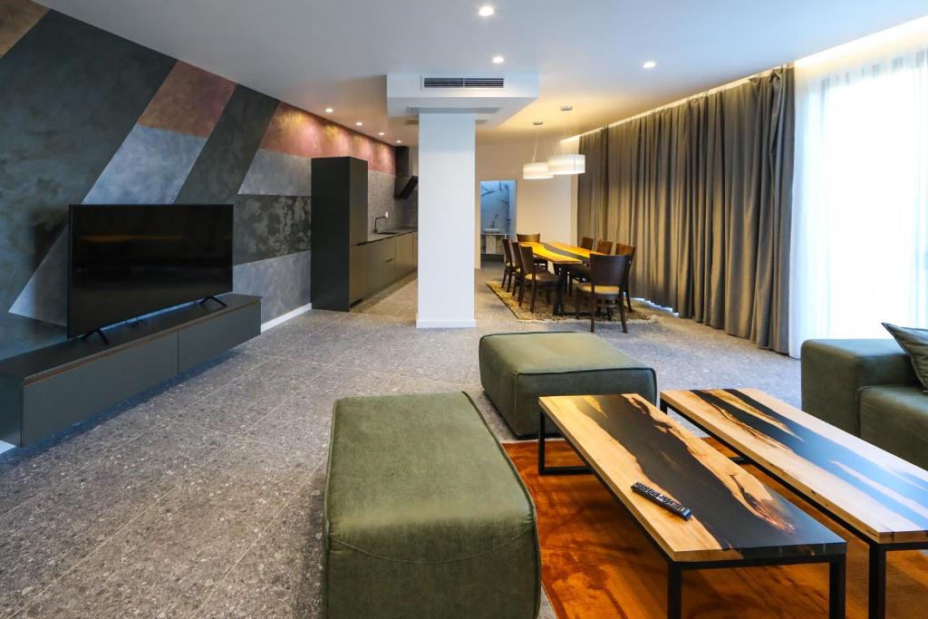 GRAFFIT Luxury houses photo 3
