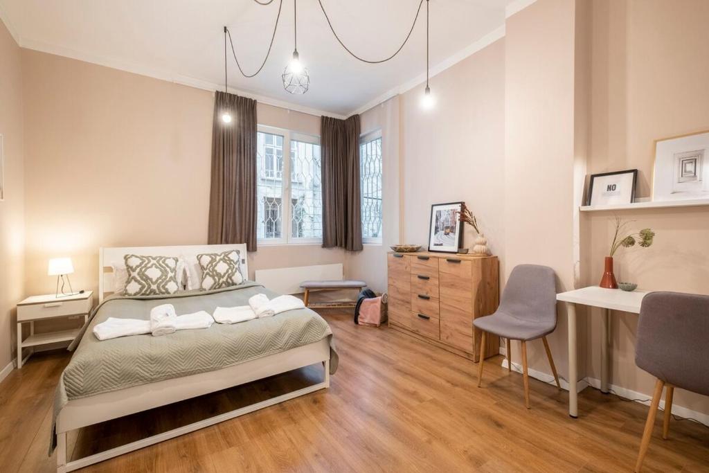 Top Centre 1 Bedroom Apt next to Vitosha Blvd. — photo 1